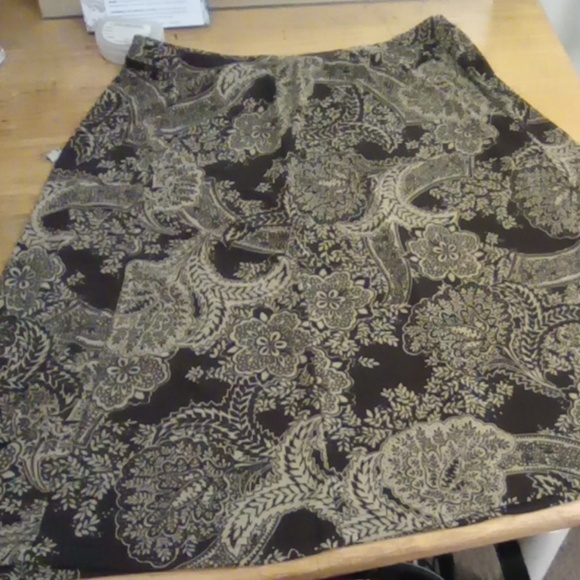 Skirt - Picture 3 of 4